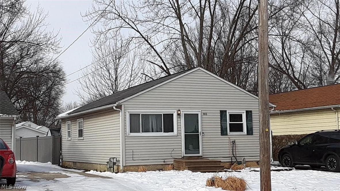 813 South Abbe Road Elyria, OH 44035 - Photo 1 of 15 Gallery Image 1
