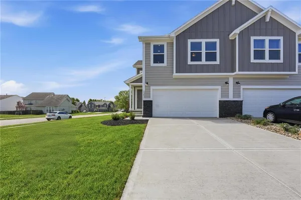 $329,000 | 1303 South 4th Street East, Louisburg, KS 66053