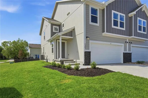 $329,000 | 1303 South 4th Street East, Louisburg, KS 66053