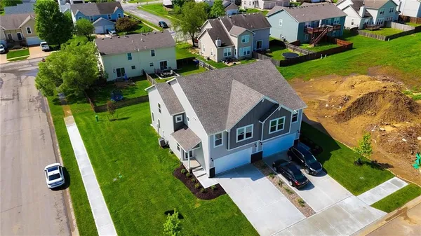 $329,000 | 1303 South 4th Street East, Louisburg, KS 66053