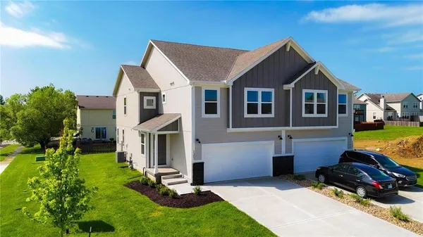 $329,000 | 1303 South 4th Street East, Louisburg, KS 66053