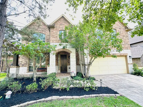 $825,000 | 35 North Wheatleigh Drive, Tomball, TX 77375
