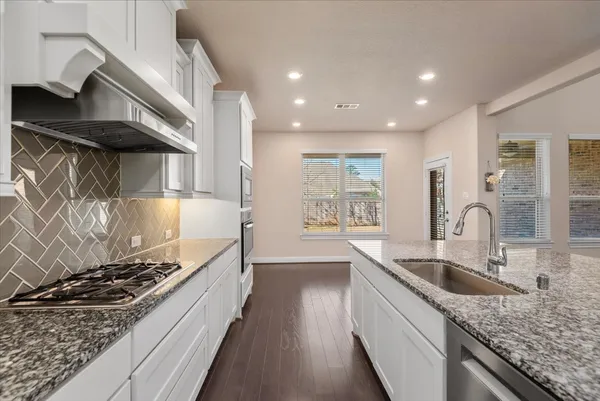 $825,000 | 35 North Wheatleigh Drive, Tomball, TX 77375