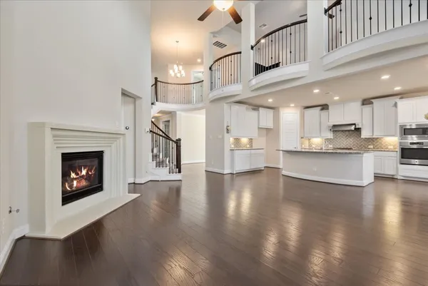 $825,000 | 35 North Wheatleigh Drive, Tomball, TX 77375