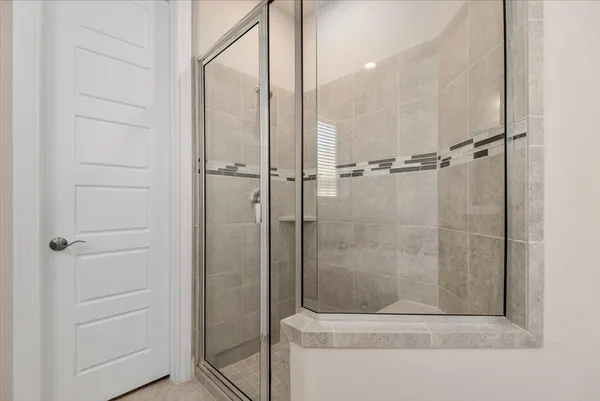 $825,000 | 35 North Wheatleigh Drive, Tomball, TX 77375