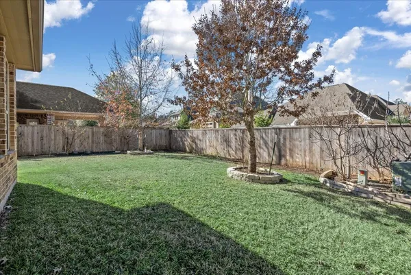 $825,000 | 35 North Wheatleigh Drive, Tomball, TX 77375