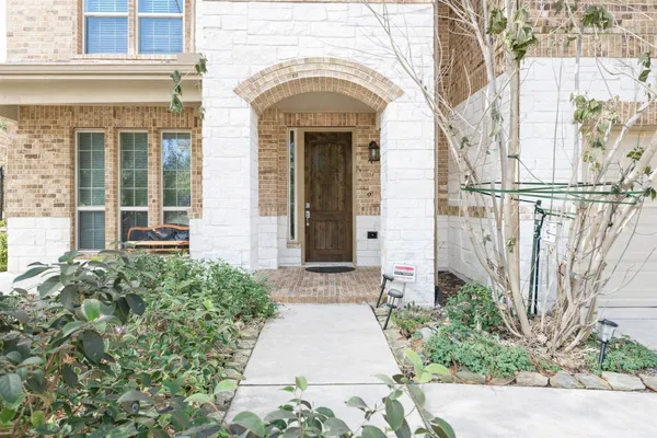 $825,000 | 35 North Wheatleigh Drive, Tomball, TX 77375