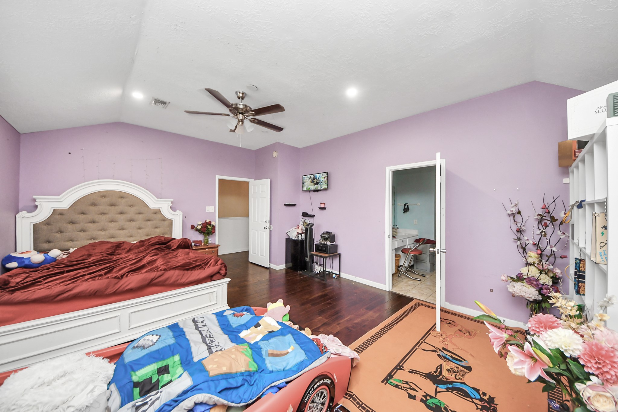 14119 Renn Road Houston, TX 77083 - Photo 16 of 43 a living room with a couch