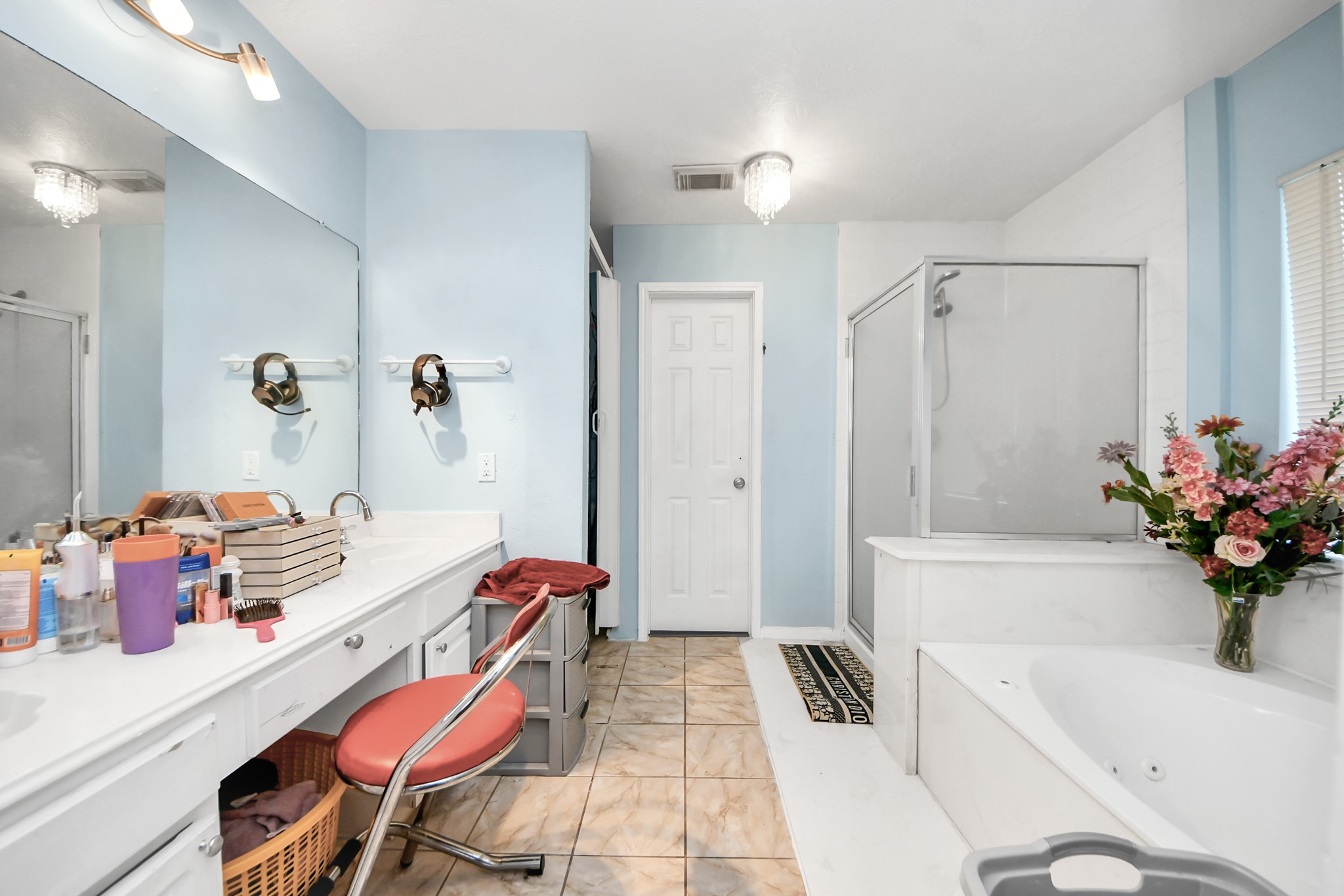 14119 Renn Road Houston, TX 77083 - Photo 18 of 43 a bathroom with a tub sink and mirror