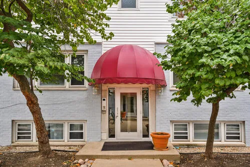 $182,900 | 9455 Kelvin Lane, Unit 2776, Schiller Park, IL 60176