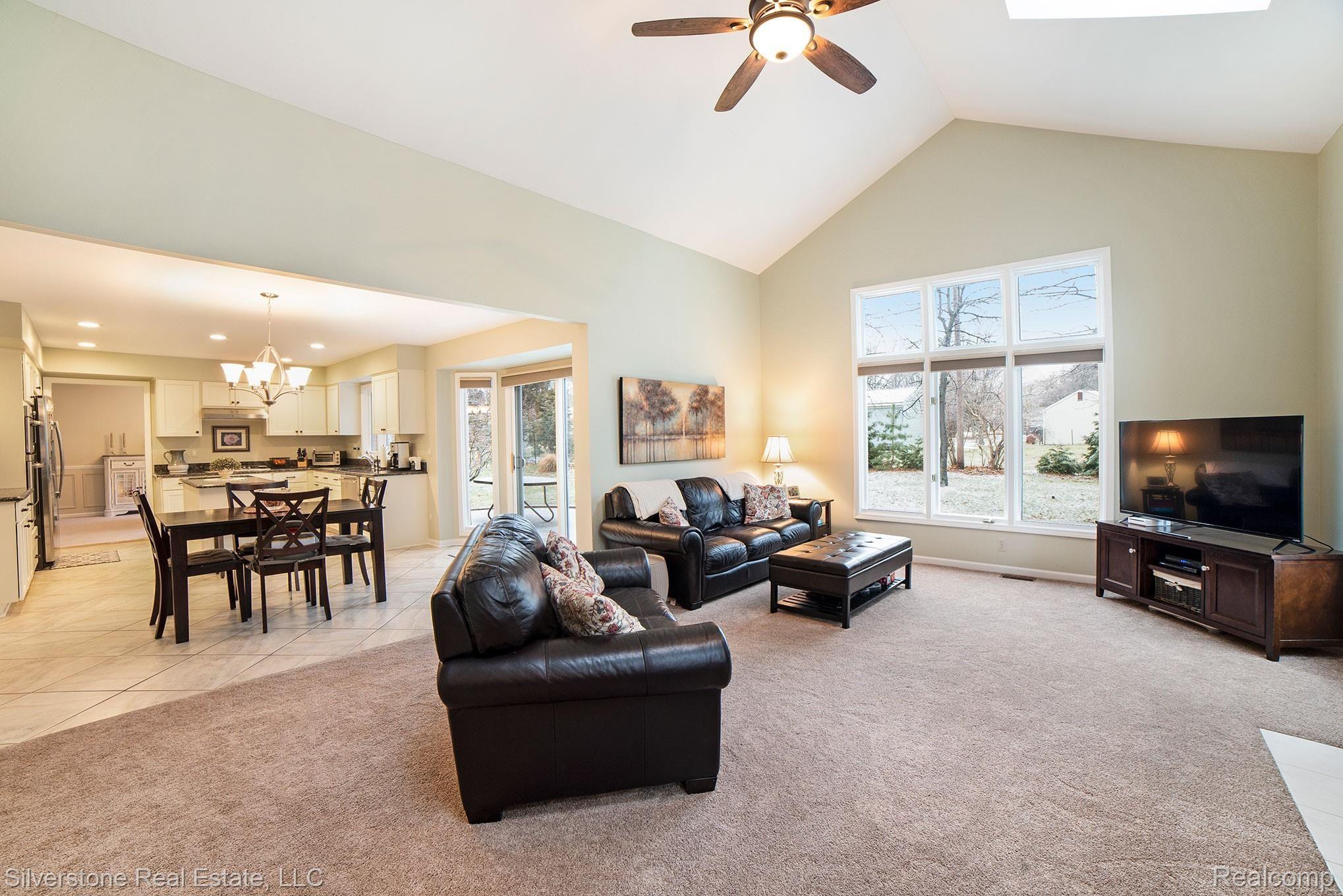 798 Grovecrest Rochester, MI 48307 - Photo 6 of 49 LGP_3938.jpg