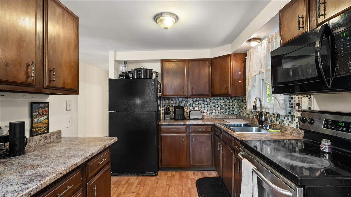 59 Liverpool Street Warwick, RI 02886 - Photo 6 of 29
