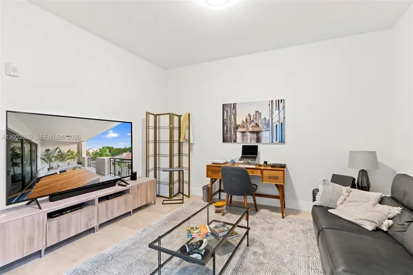 $9,000 | 718 Valencia Avenue, Unit 307, Coral Gables, FL 33134