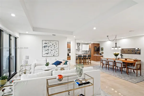 $9,000 | 718 Valencia Avenue, Unit 307, Coral Gables, FL 33134