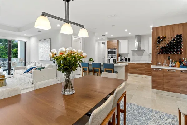 $9,000 | 718 Valencia Avenue, Unit 307, Coral Gables, FL 33134