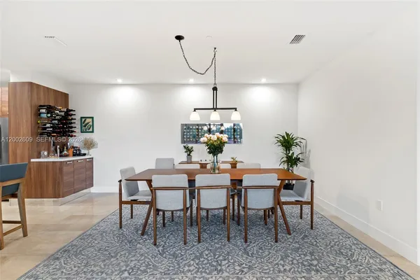 $9,000 | 718 Valencia Avenue, Unit 307, Coral Gables, FL 33134