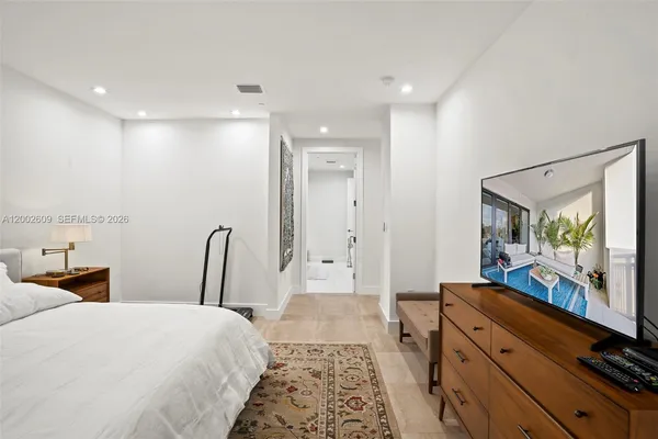 $9,000 | 718 Valencia Avenue, Unit 307, Coral Gables, FL 33134