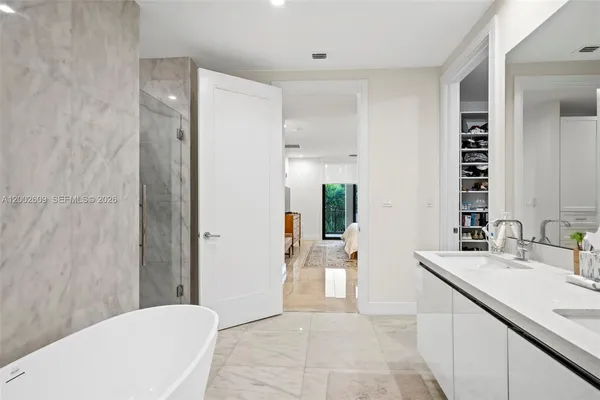 $9,000 | 718 Valencia Avenue, Unit 307, Coral Gables, FL 33134