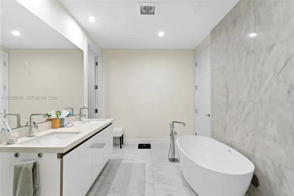 $9,000 | 718 Valencia Avenue, Unit 307, Coral Gables, FL 33134