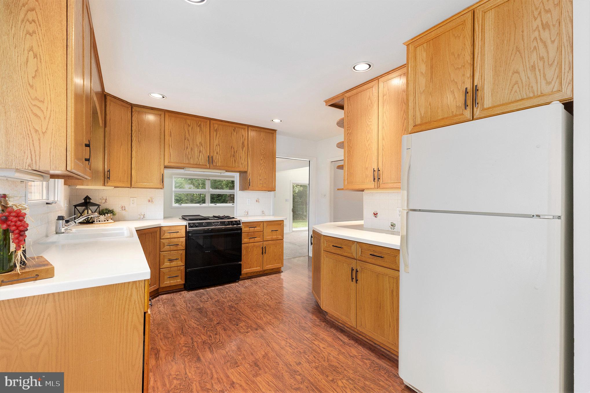 8 Pinecrest Drive Wilmington, DE 19810 - Photo 4 of 41