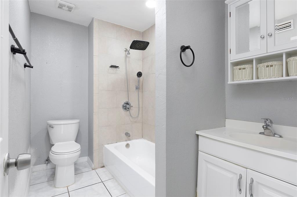 5255 45th Avenue North St. Petersburg, FL 33709 - Photo 10 of 24