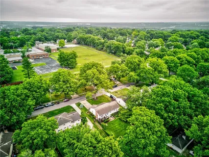 $385,000 | 409 East 108th Terrace, Kansas City, MO 64131