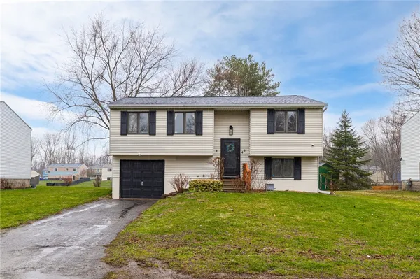 $194,900 | 45 Huntington Parkway, Hamlin, NY 14464