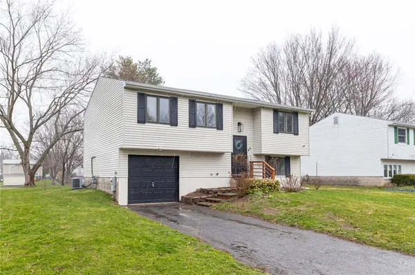 $194,900 | 45 Huntington Parkway, Hamlin, NY 14464