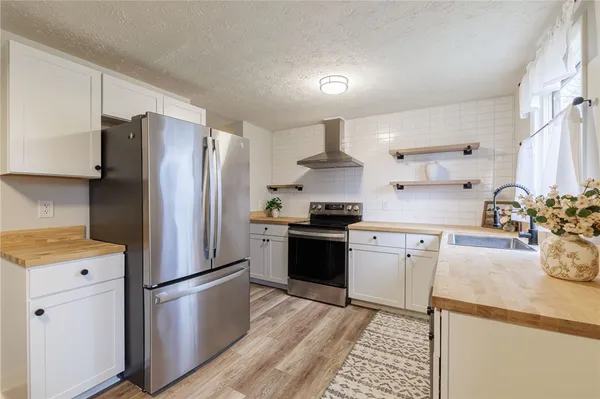 $194,900 | 45 Huntington Parkway, Hamlin, NY 14464