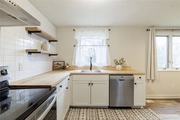 $194,900 | 45 Huntington Parkway, Hamlin, NY 14464