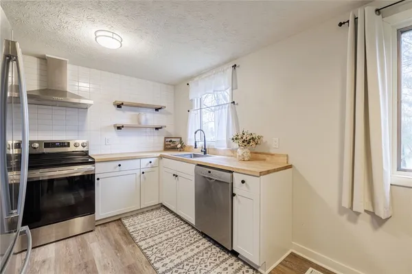 $194,900 | 45 Huntington Parkway, Hamlin, NY 14464