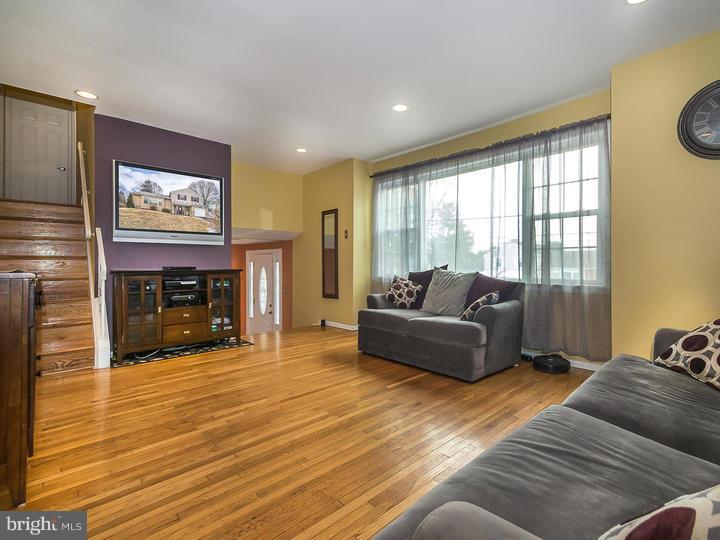 546 Concord Road Warminster, PA 18974 - Photo 4 of 14 Family Room