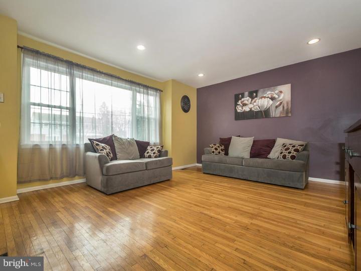 546 Concord Road Warminster, PA 18974 - Photo 7 of 14 Family Room