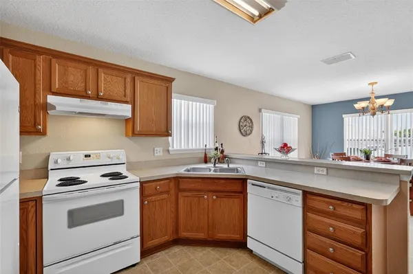 $325,000 | 17867 Southeast 115th Circle, Summerfield, FL 34491