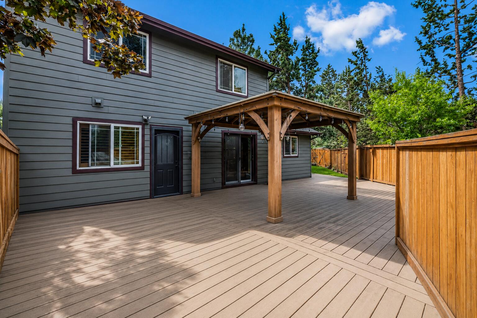 1652 Northeast Redrose Court Bend, OR 97701 - Photo 3 of 20 Back