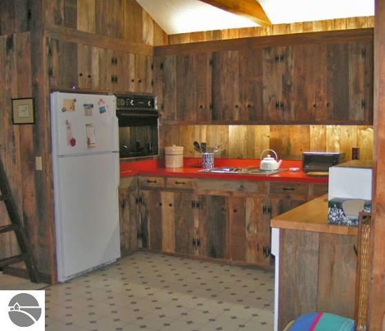 8212 South Dunns Farm Road Maple City, MI 49664 - Photo 5 of 9 1678190-4.JPG