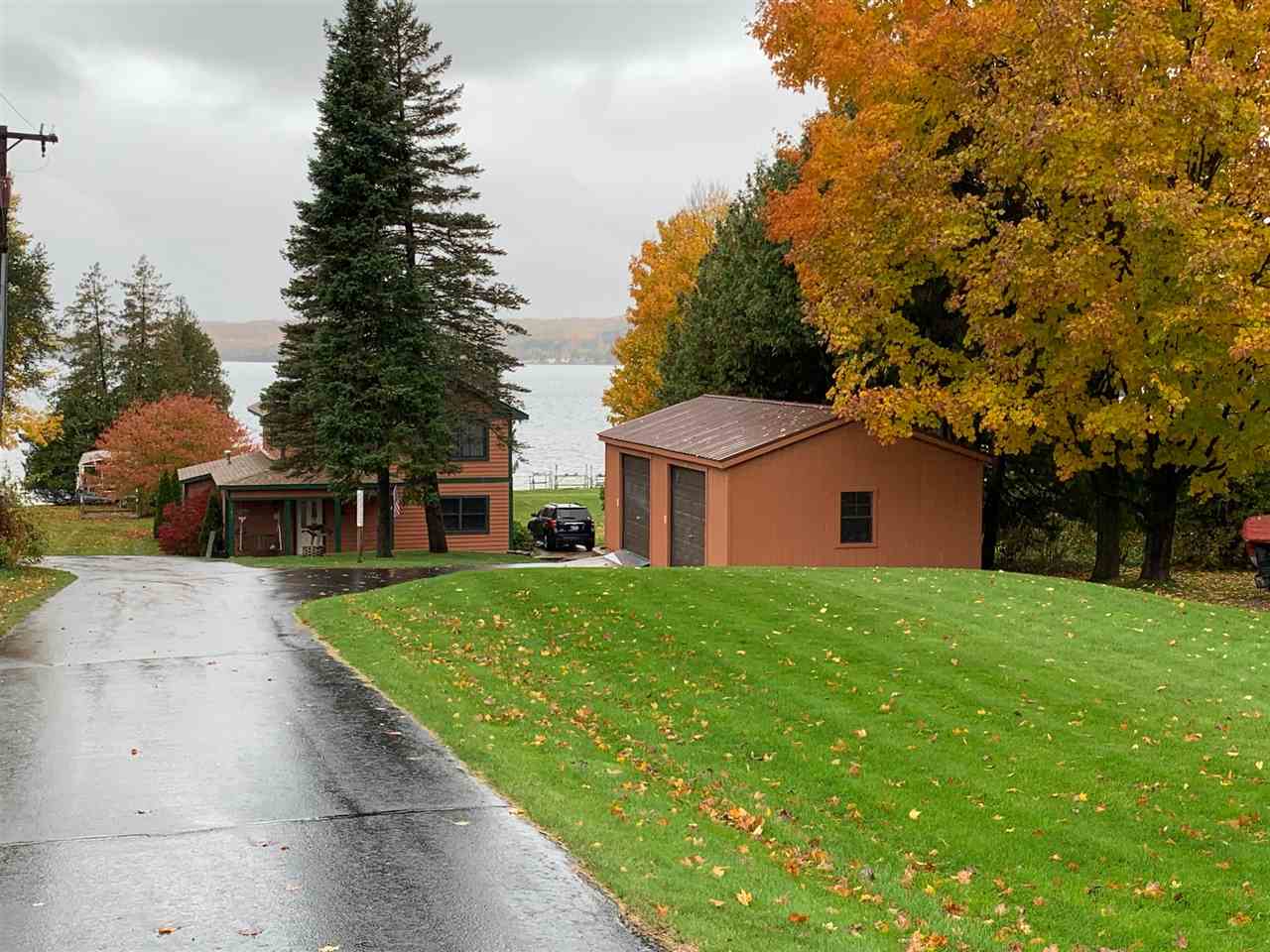 8558 South Lakeview Road Traverse City, MI 49684 - Photo 4 of 27 1881406-3.JPG