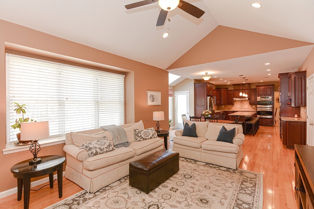 41 Hancock Road Franklin, MA 02038 - Photo 12 of 42 Gallery Image 12