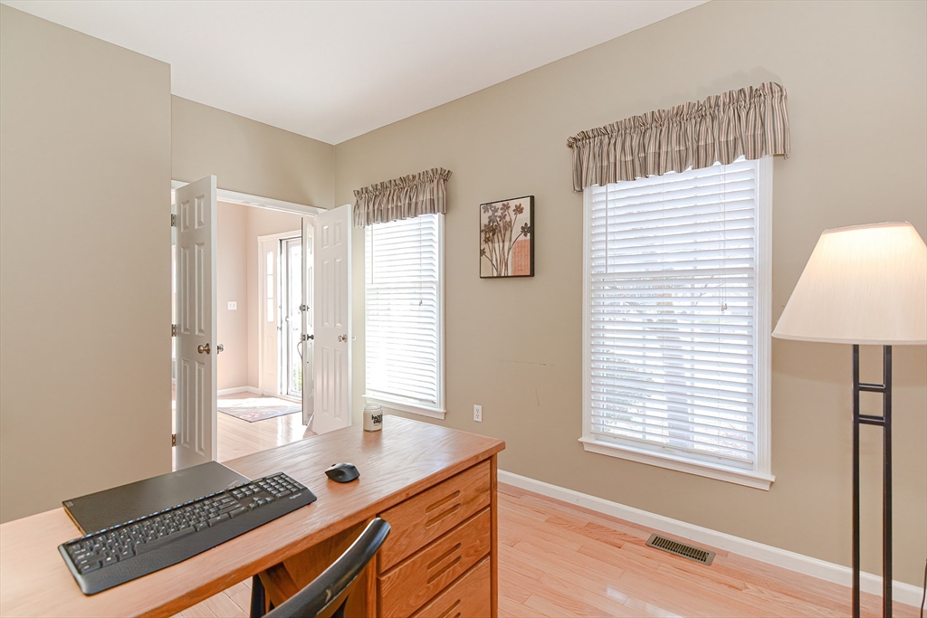 41 Hancock Road Franklin, MA 02038 - Photo 4 of 42 Gallery Image 4