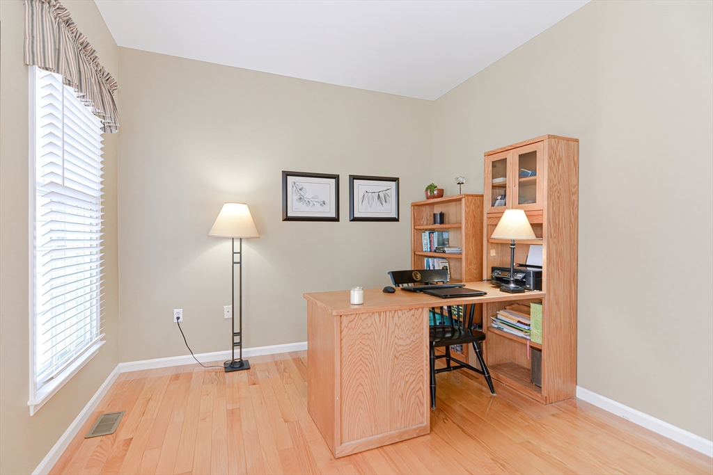41 Hancock Road Franklin, MA 02038 - Photo 5 of 42 Gallery Image 5