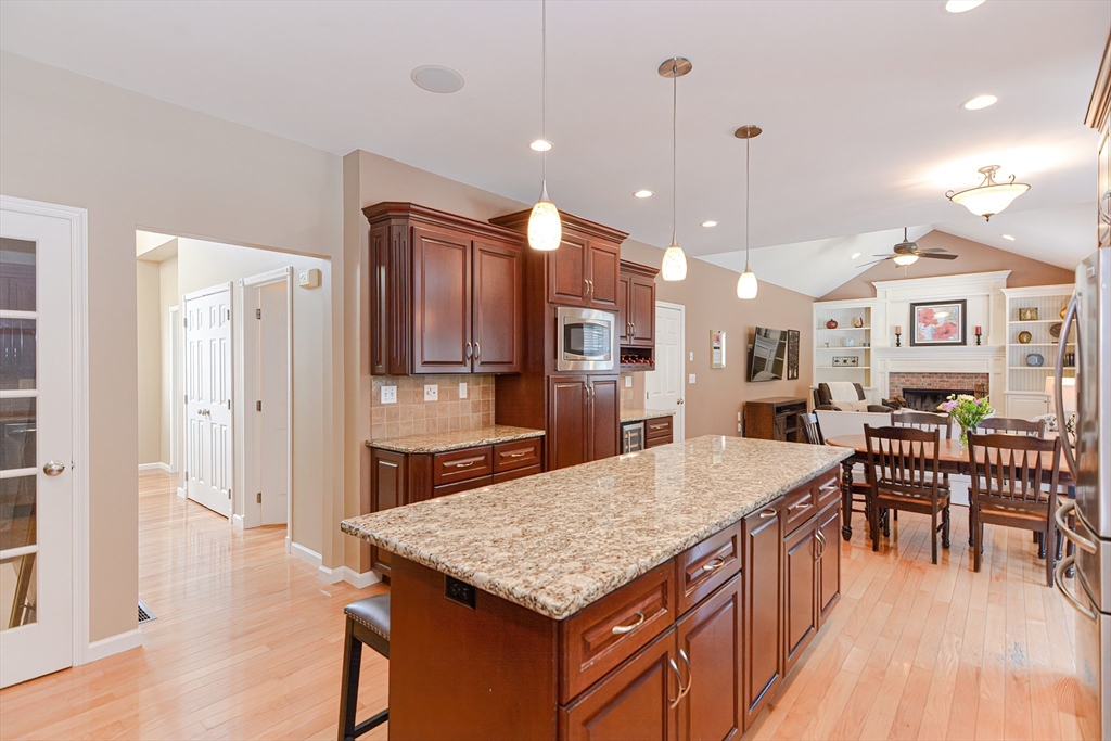41 Hancock Road Franklin, MA 02038 - Photo 6 of 42 Gallery Image 6