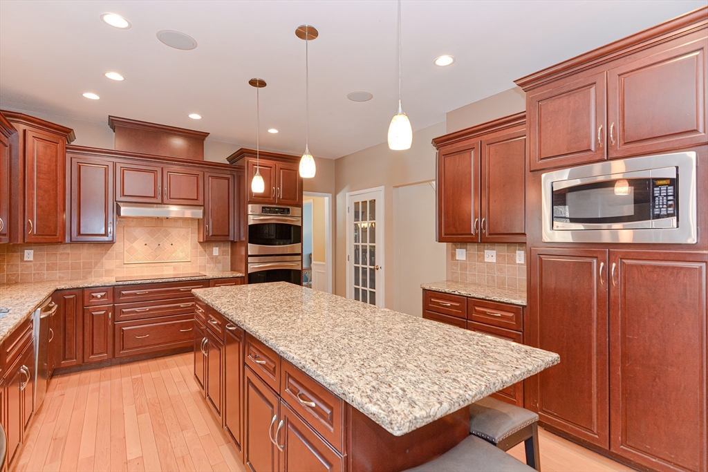 41 Hancock Road Franklin, MA 02038 - Photo 7 of 42 Gallery Image 7