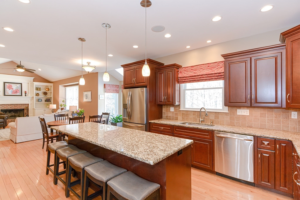 41 Hancock Road Franklin, MA 02038 - Photo 8 of 42 Gallery Image 8