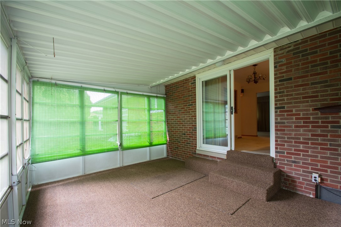 2250 Springfield Center Road Akron, OH 44312 - Photo 8 of 35 Gorgeous, comfortable Sunroom right off the dining room. Great for entertaining or quiet, relaxing evenings.