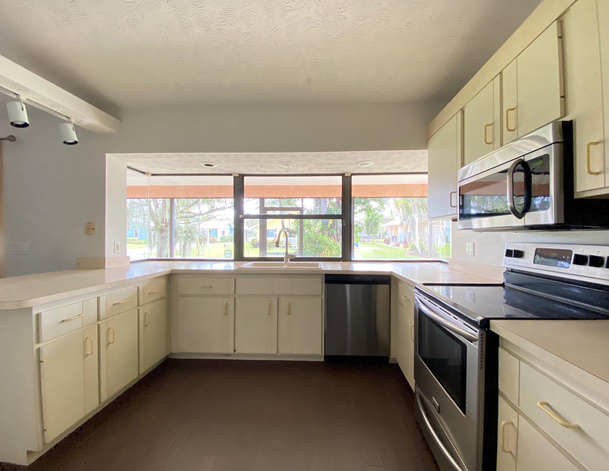 636 Southwest Rustic Circle Stuart, FL 34997 - Photo 8 of 24 B9E0DAB3-DBB8-4D1B-86D6-20352D60DA57