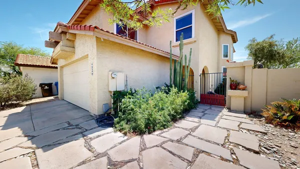 $2,500 | 4329 East Monte Way, Phoenix, AZ 85044