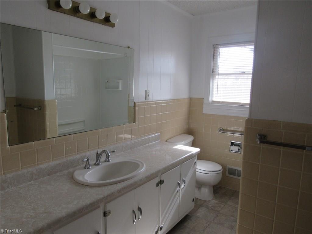 1933 North Oak Ridge Church Road Yadkinville, NC 27055 - Photo 14 of 27 Gallery Image 14