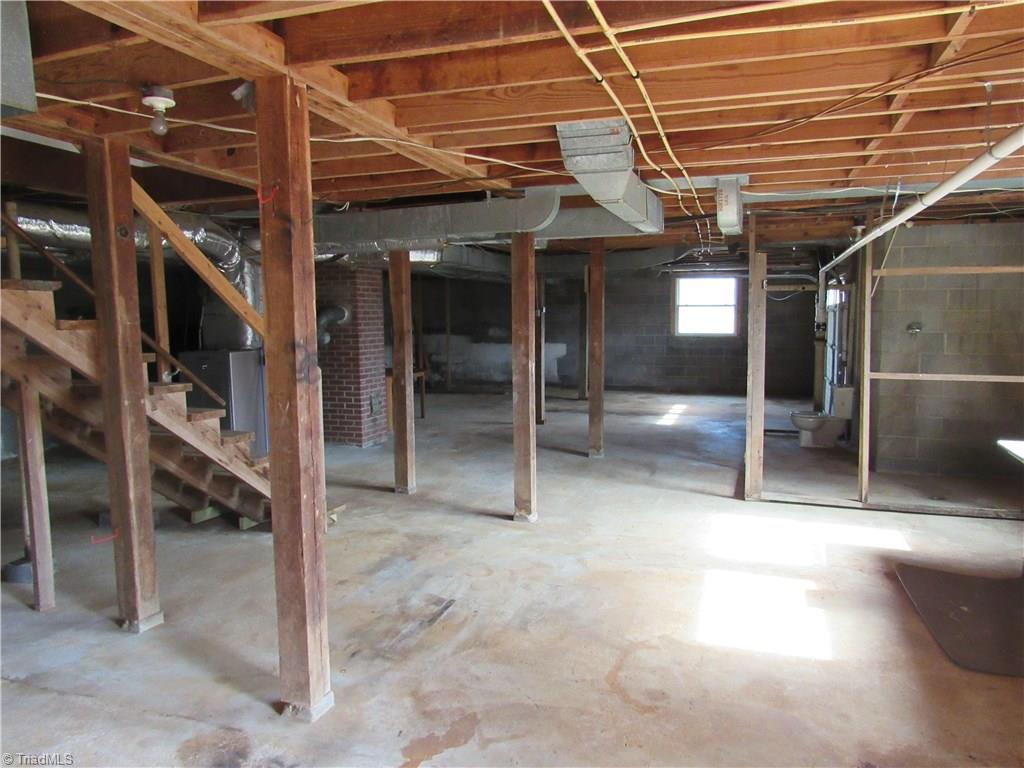 1933 North Oak Ridge Church Road Yadkinville, NC 27055 - Photo 18 of 27 Gallery Image 18