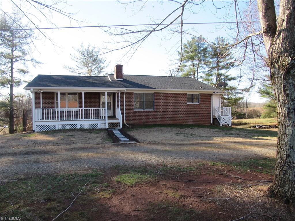 1933 North Oak Ridge Church Road Yadkinville, NC 27055 - Photo 4 of 27 Gallery Image 4