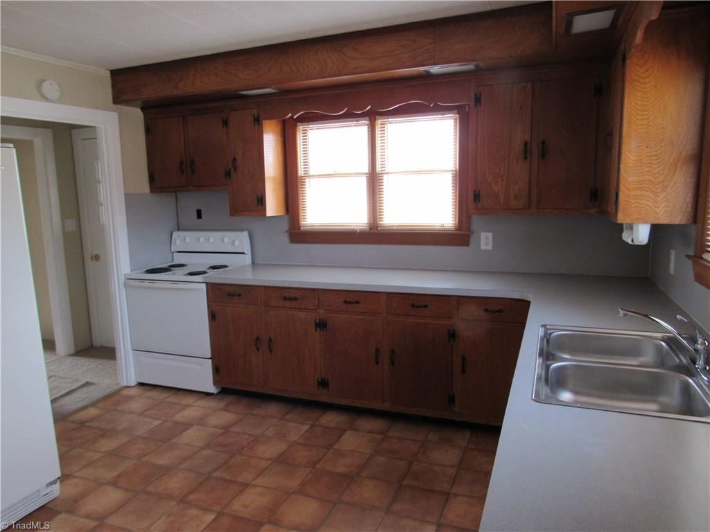 1933 North Oak Ridge Church Road Yadkinville, NC 27055 - Photo 6 of 27 Gallery Image 6